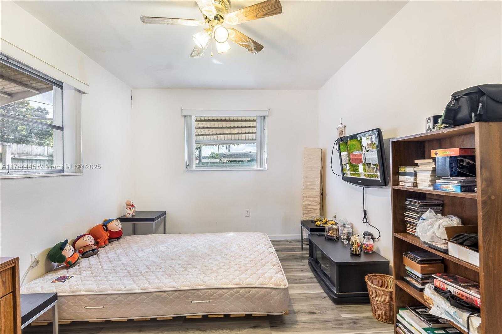 Small Image of 6370 PARK ST, Hollywood Number 2
