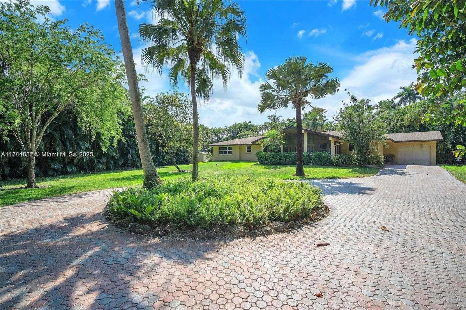 Small Image of 4851 SOUTH WEST 106TH AVE, Davie Number 11