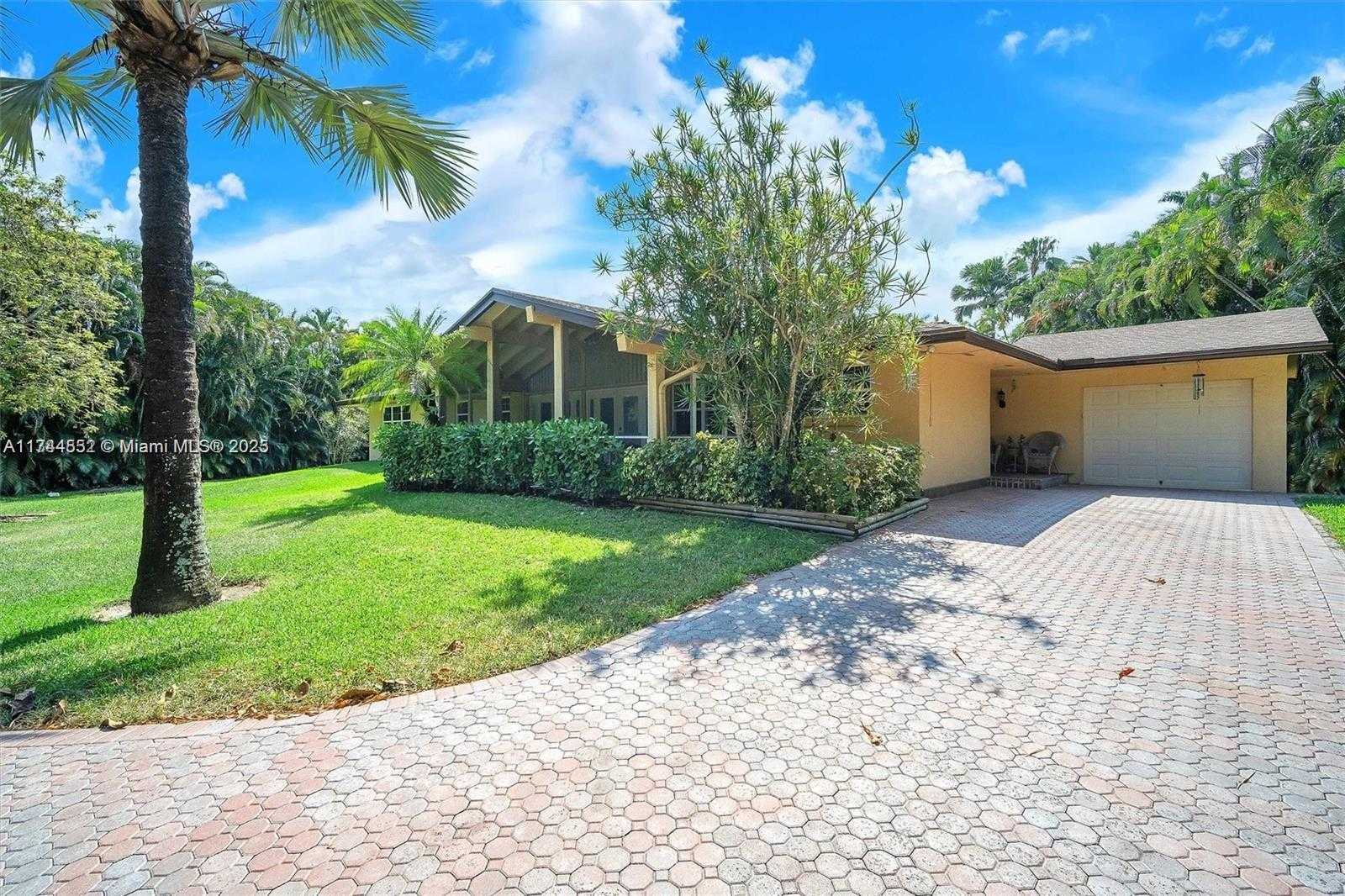 Small Image of 4851 SOUTH WEST 106TH AVE, Davie Number 12