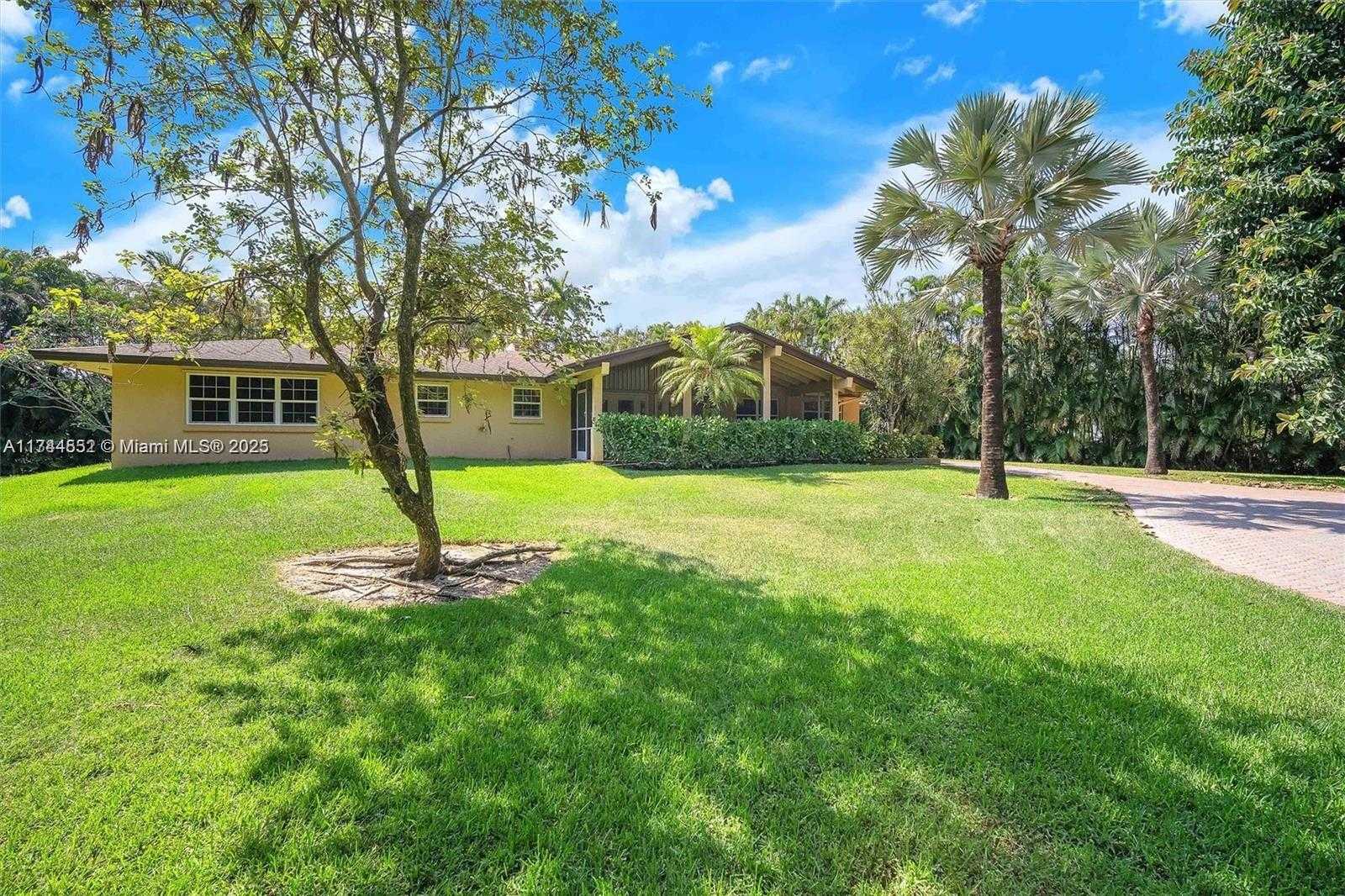 Small Image of 4851 SOUTH WEST 106TH AVE, Davie Number 13