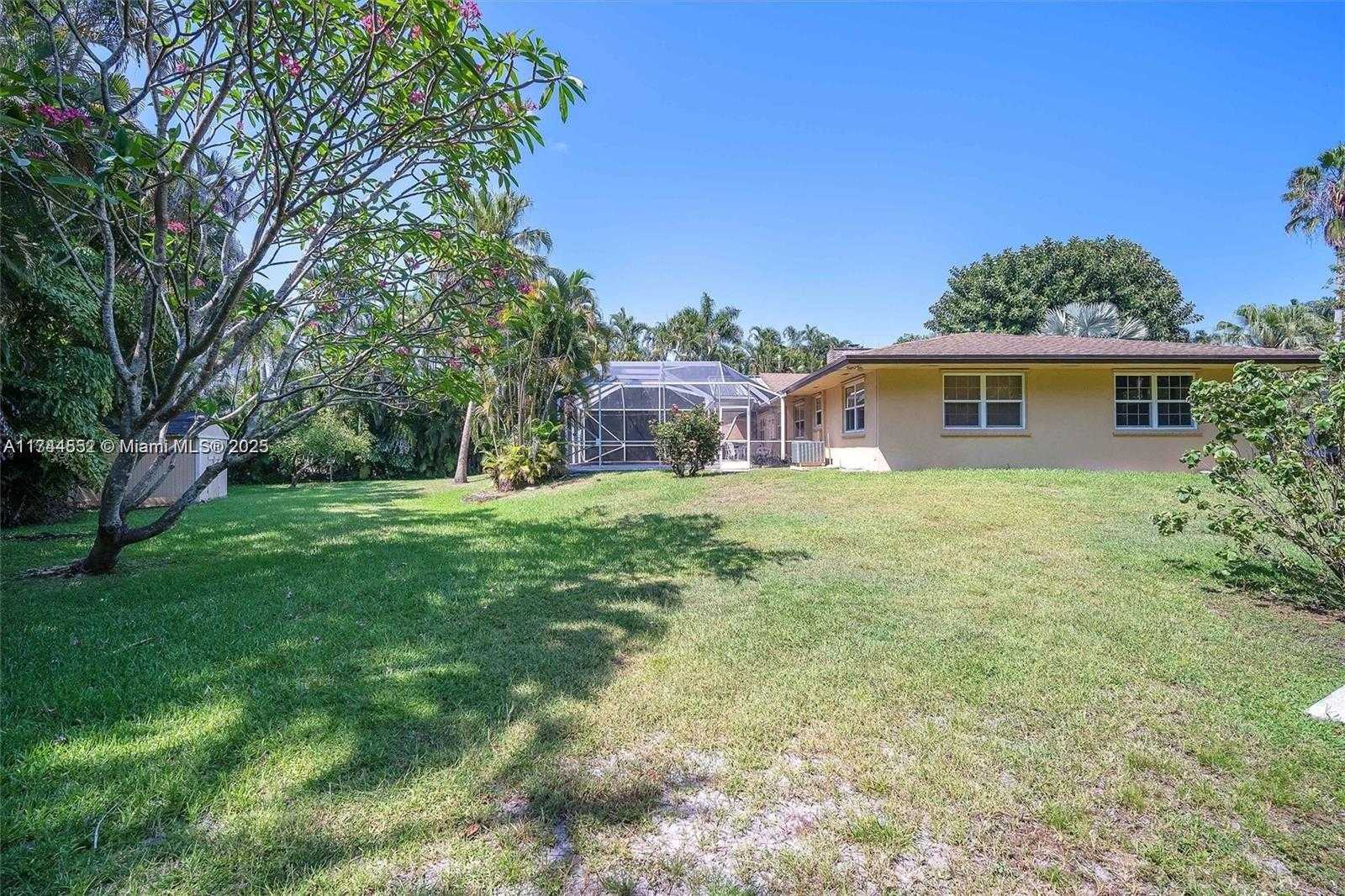 Small Image of 4851 SOUTH WEST 106TH AVE, Davie Number 15