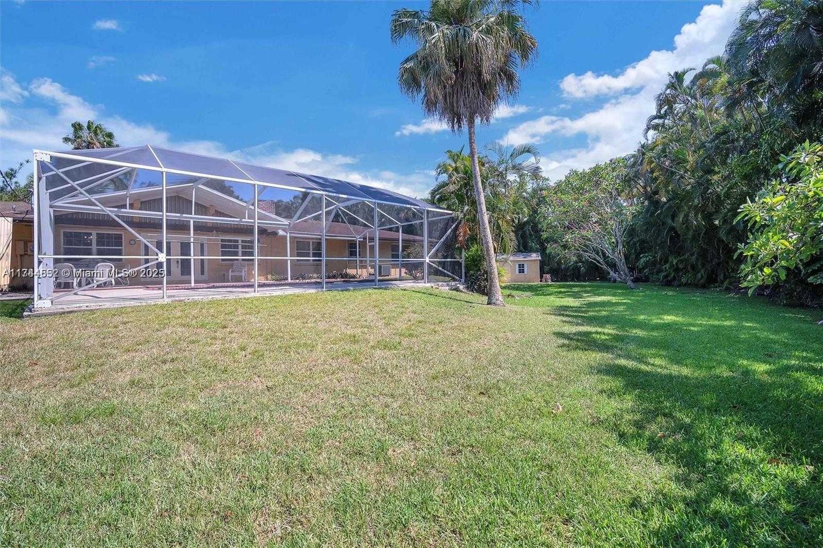 Small Image of 4851 SOUTH WEST 106TH AVE, Davie Number 17