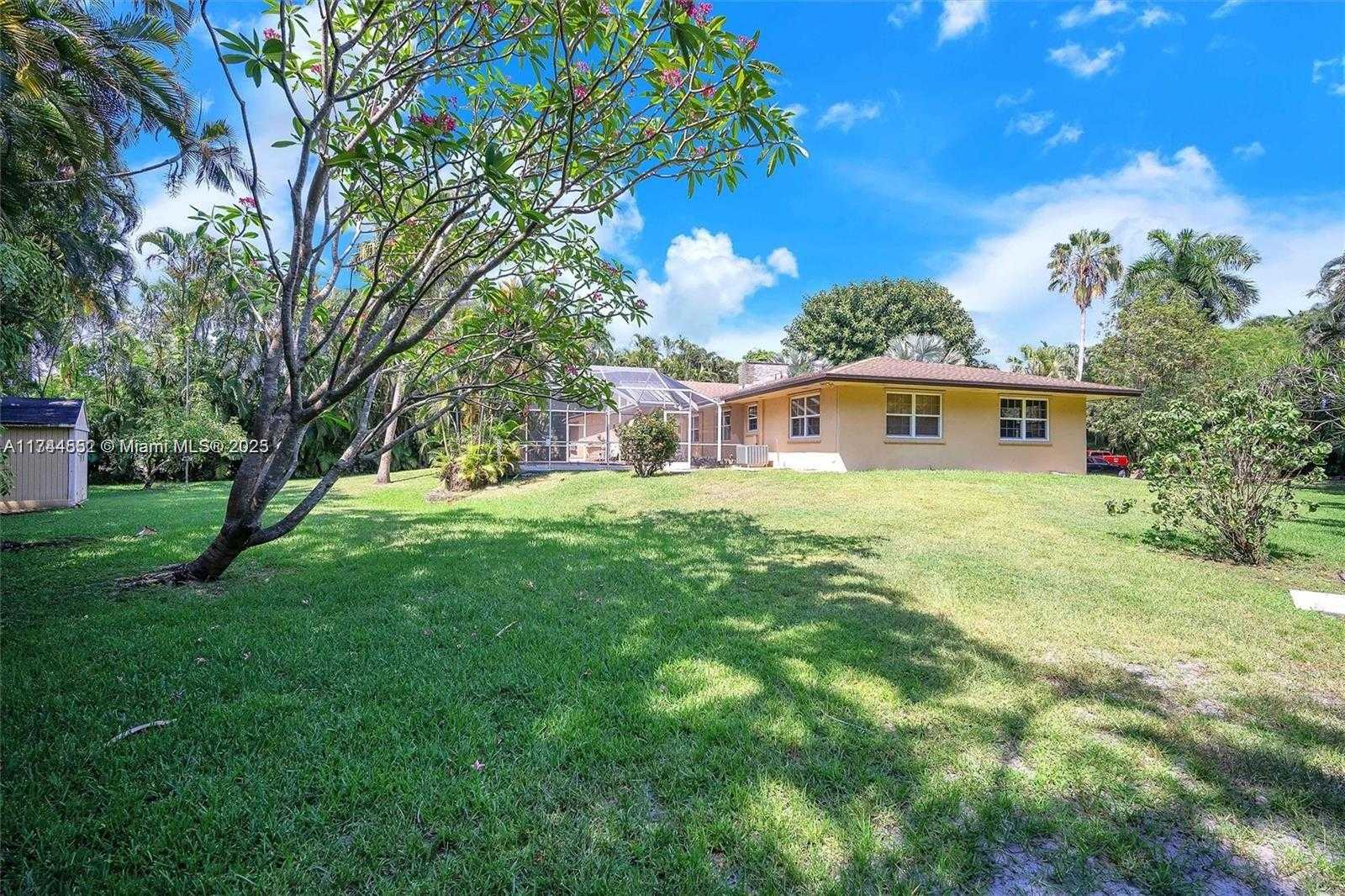 Small Image of 4851 SOUTH WEST 106TH AVE, Davie Number 18