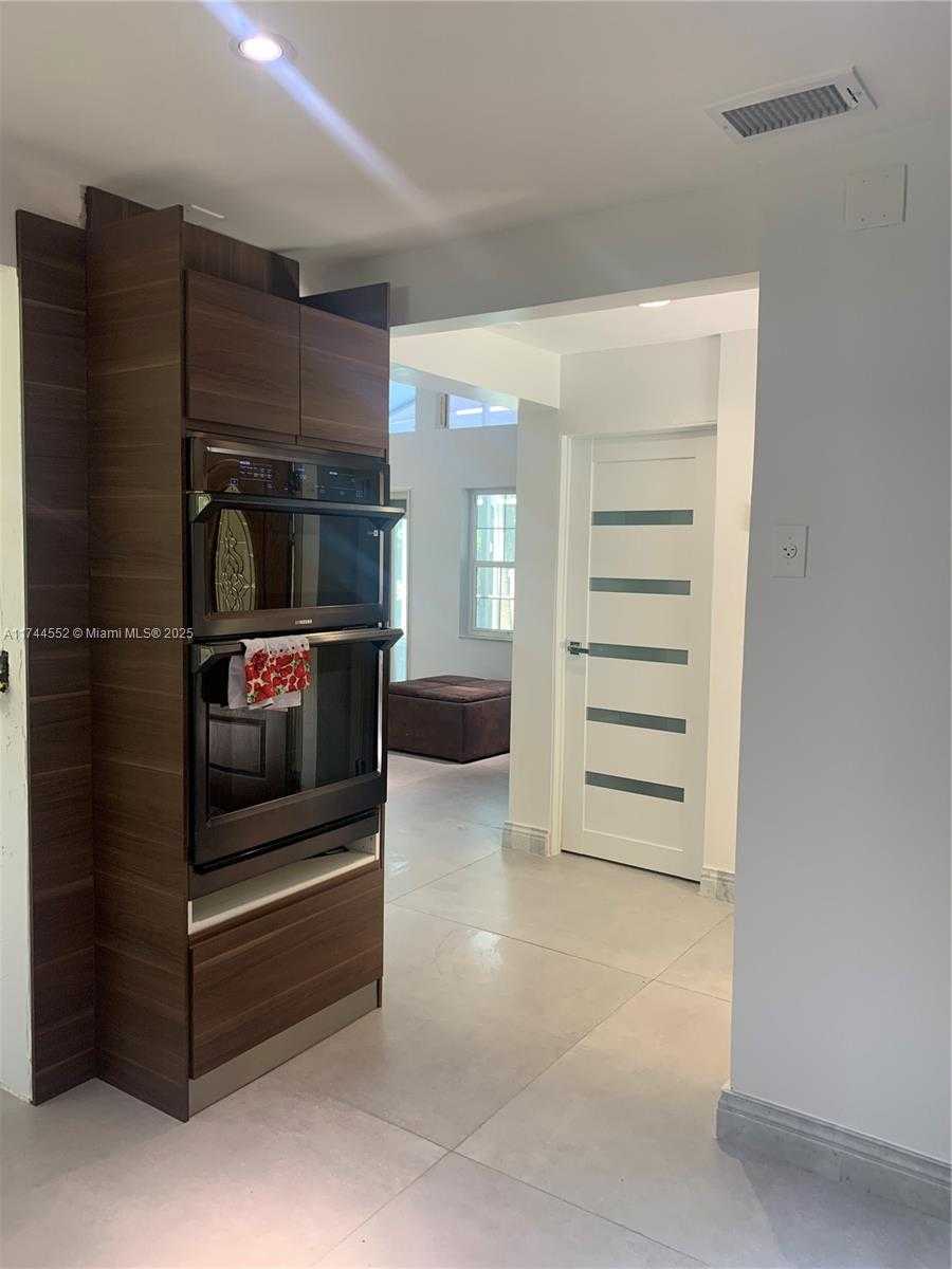 Small Image of 4851 SOUTH WEST 106TH AVE, Davie Number 20