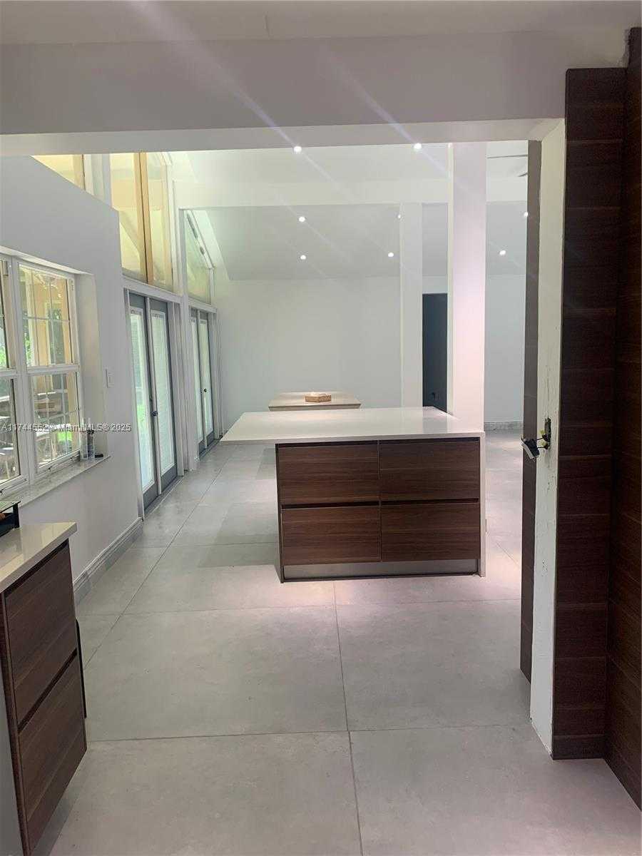 Small Image of 4851 SOUTH WEST 106TH AVE, Davie Number 21