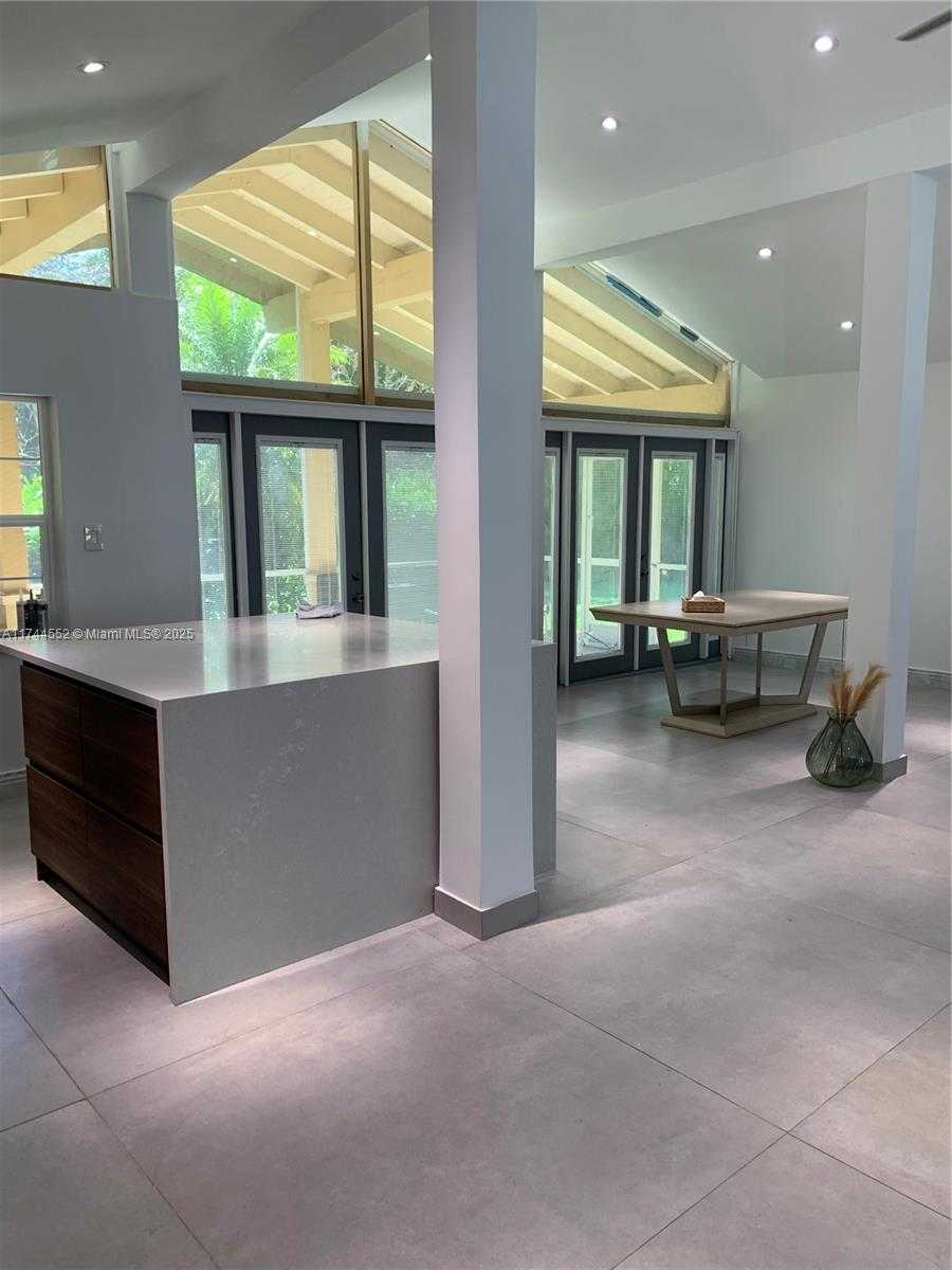 Small Image of 4851 SOUTH WEST 106TH AVE, Davie Number 25