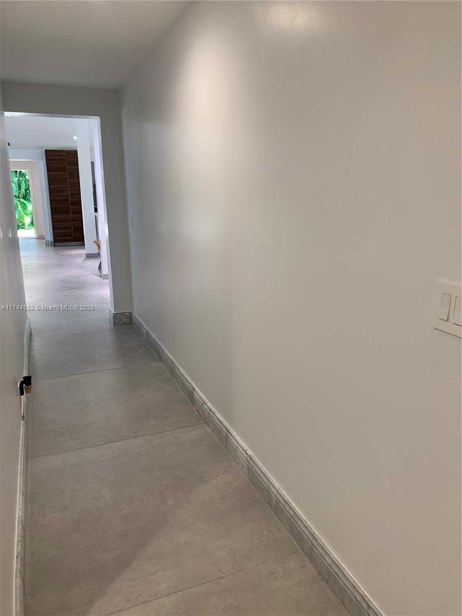 Small Image of 4851 SOUTH WEST 106TH AVE, Davie Number 27