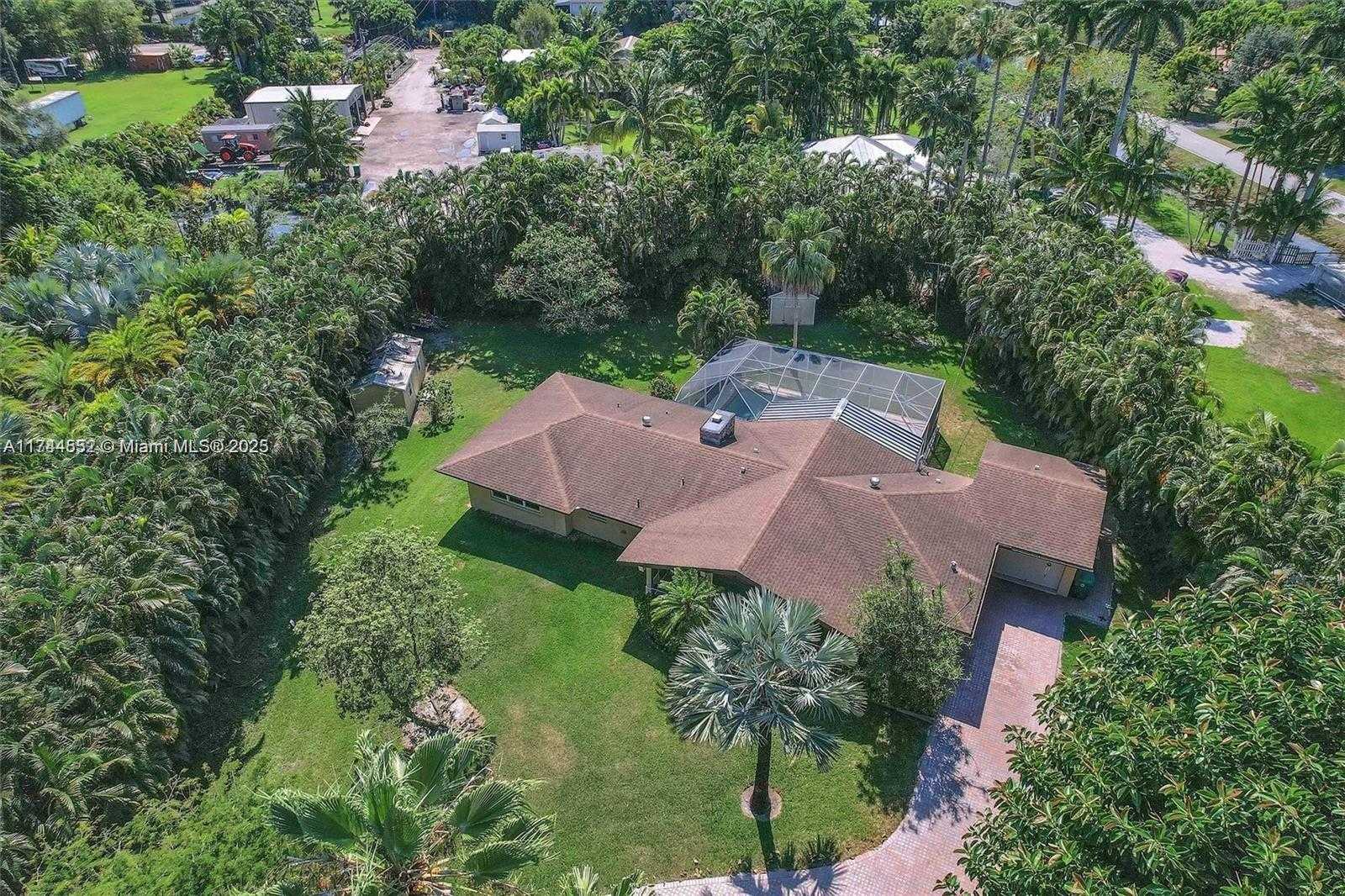 Small Image of 4851 SOUTH WEST 106TH AVE, Davie Number 3