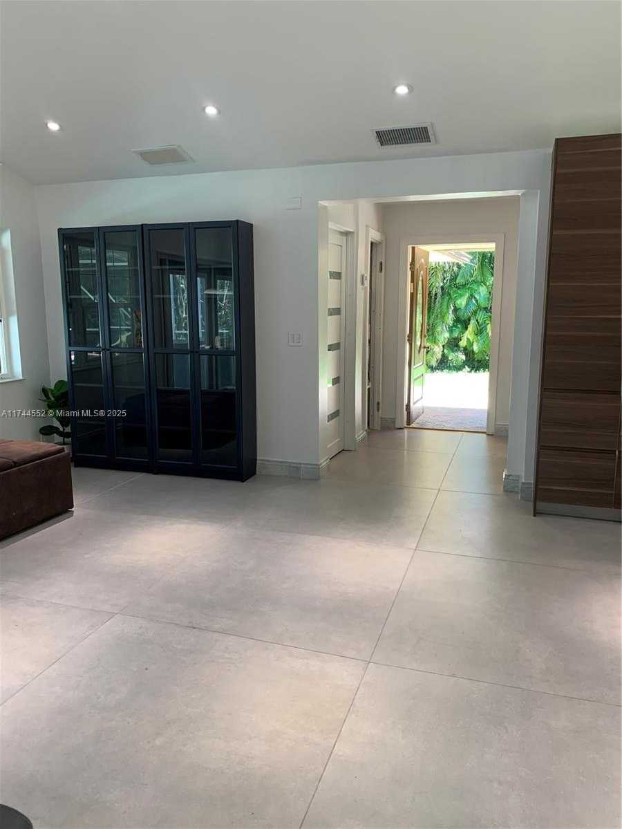 Small Image of 4851 SOUTH WEST 106TH AVE, Davie Number 33