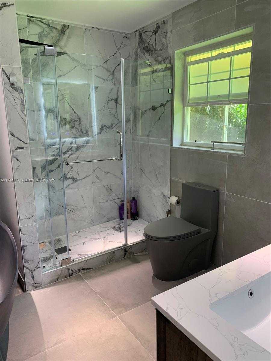 Small Image of 4851 SOUTH WEST 106TH AVE, Davie Number 35