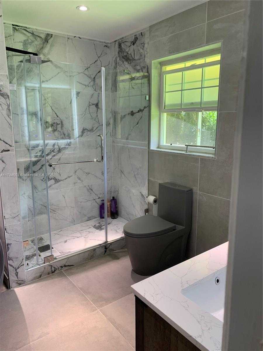 Small Image of 4851 SOUTH WEST 106TH AVE, Davie Number 37