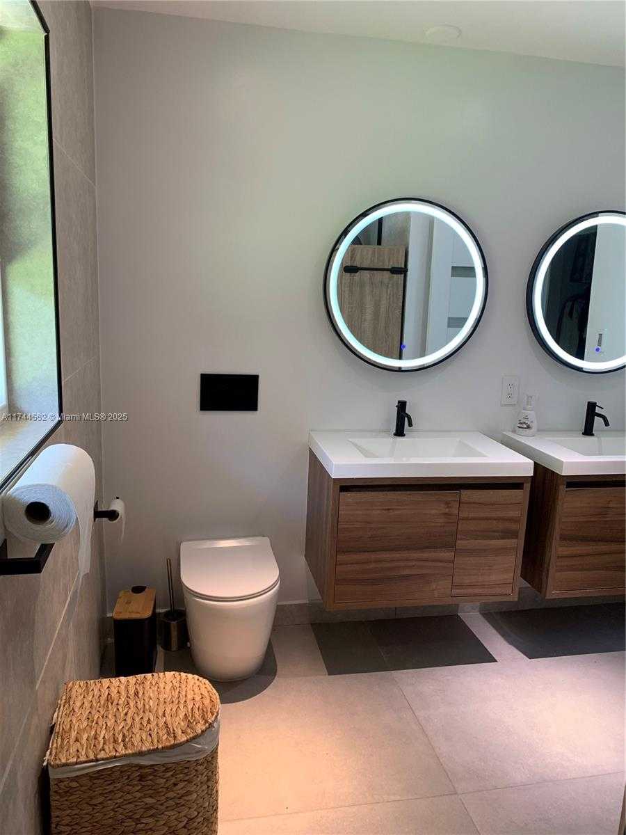 Small Image of 4851 SOUTH WEST 106TH AVE, Davie Number 42