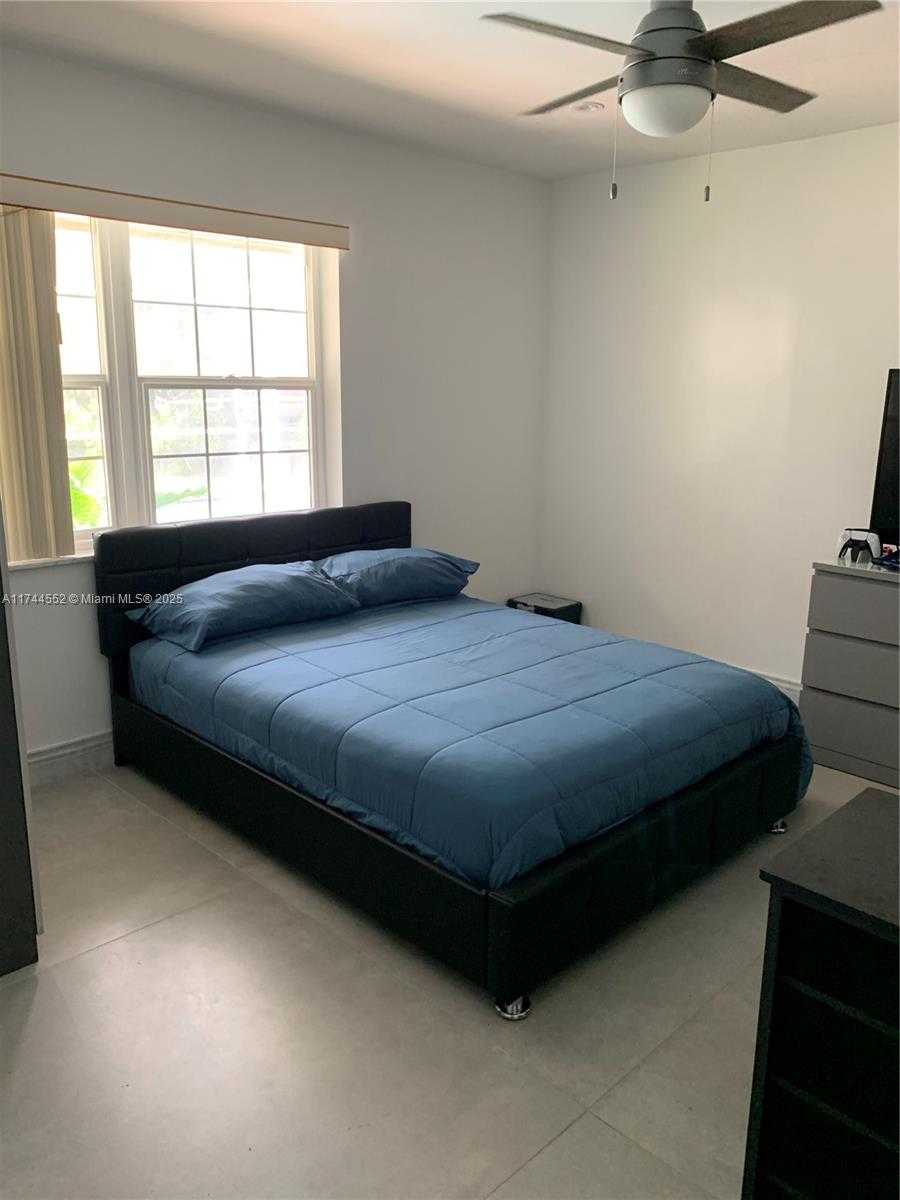 Small Image of 4851 SOUTH WEST 106TH AVE, Davie Number 43