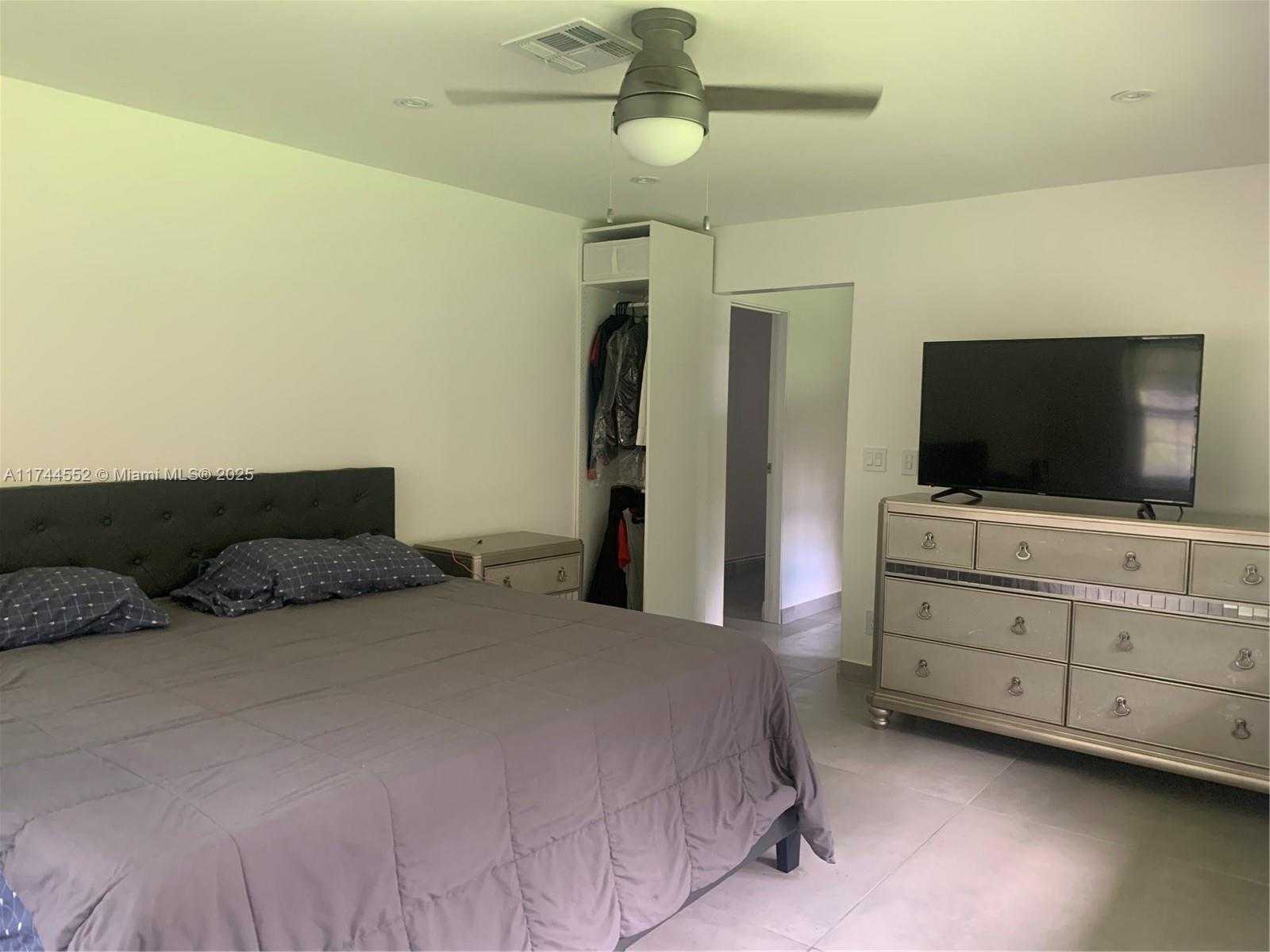 Small Image of 4851 SOUTH WEST 106TH AVE, Davie Number 47