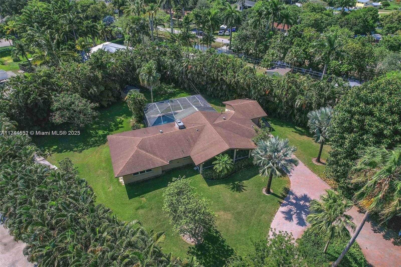 Small Image of 4851 SOUTH WEST 106TH AVE, Davie Number 6