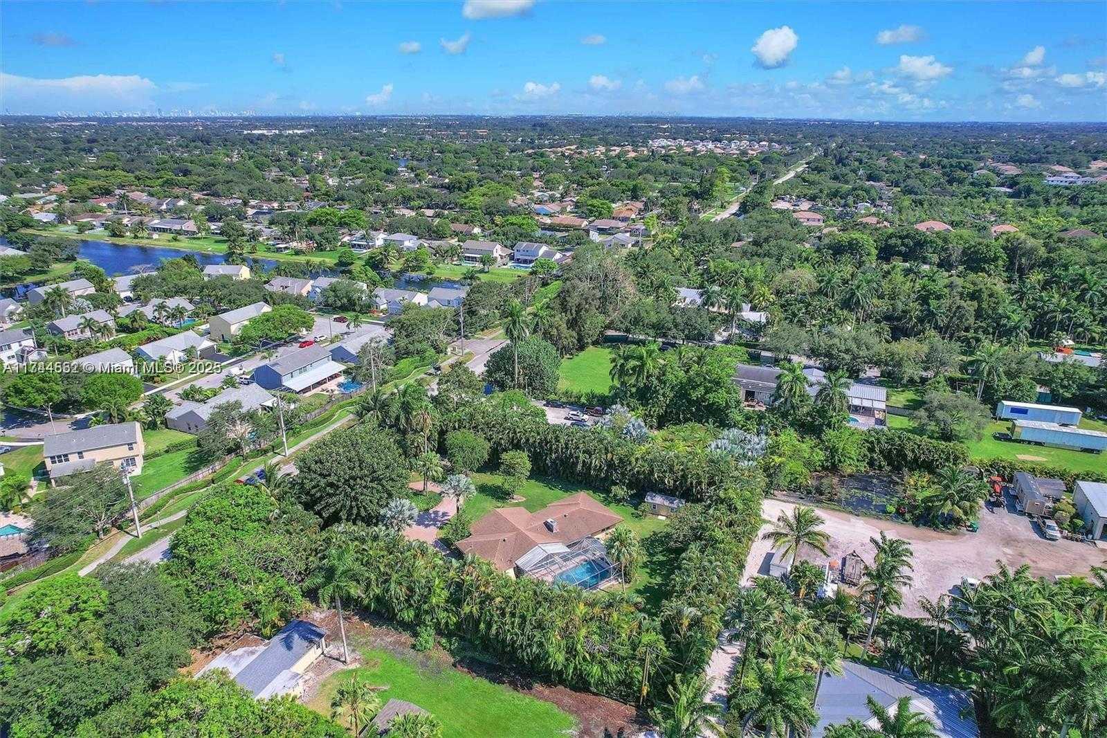 Small Image of 4851 SOUTH WEST 106TH AVE, Davie Number 7