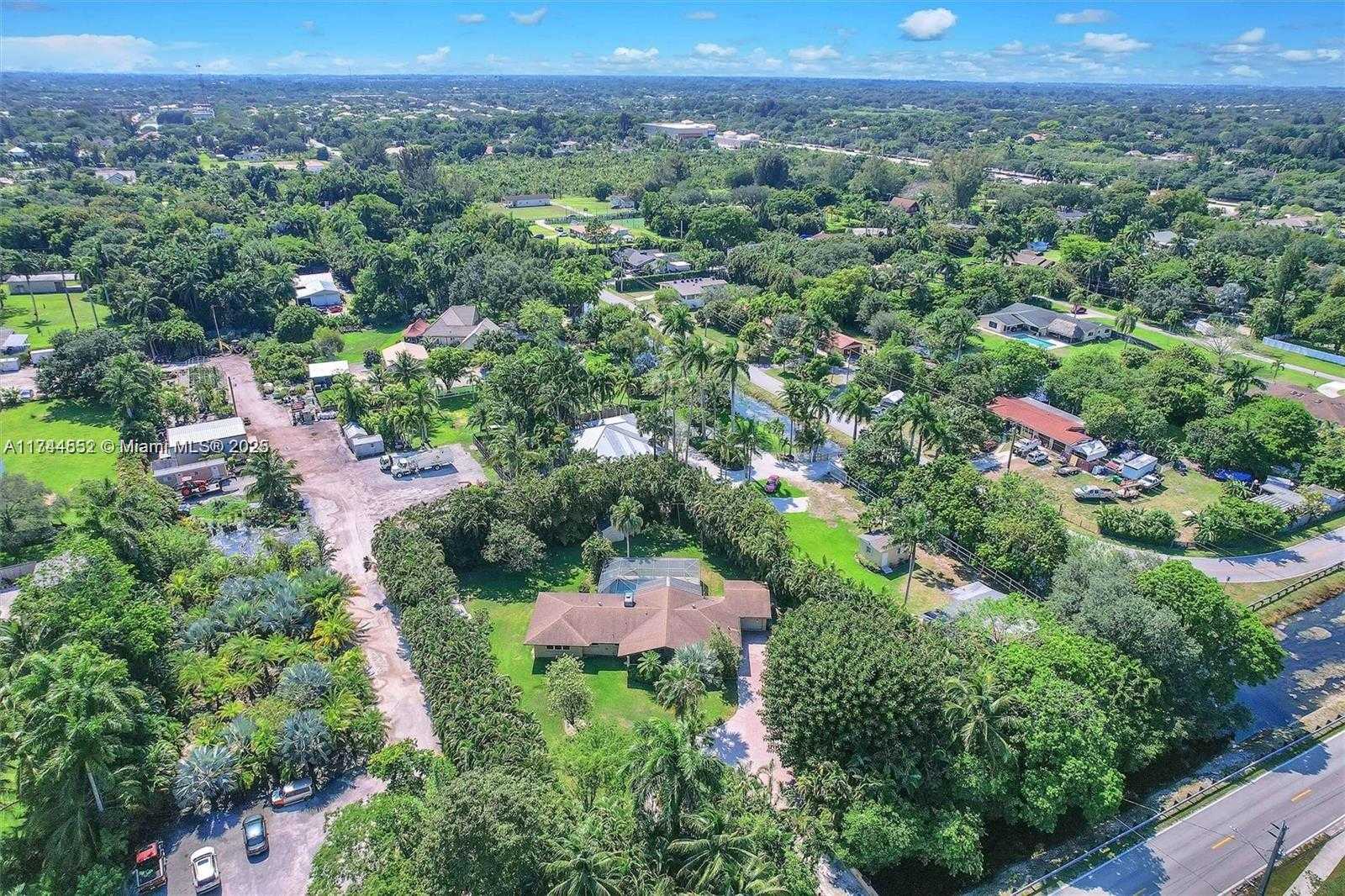 Small Image of 4851 SOUTH WEST 106TH AVE, Davie Number 8