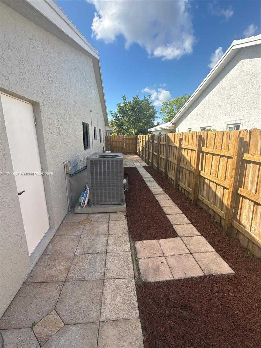Small Image of 3081 NORTH WEST 103RD LN, Coral Springs Number 34