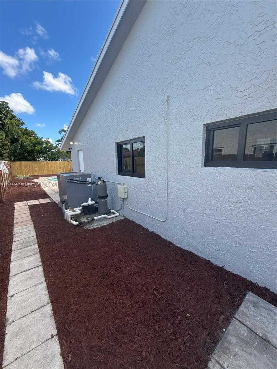 Small Image of 3081 NORTH WEST 103RD LN, Coral Springs Number 35
