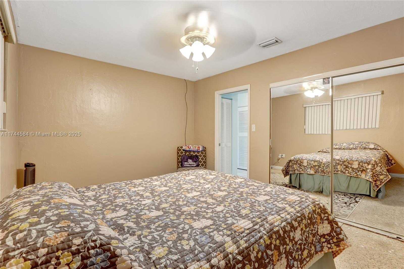 Small Image of 9299 Jamaica Dr, Cutler Bay, FL 33189, USA Number 11