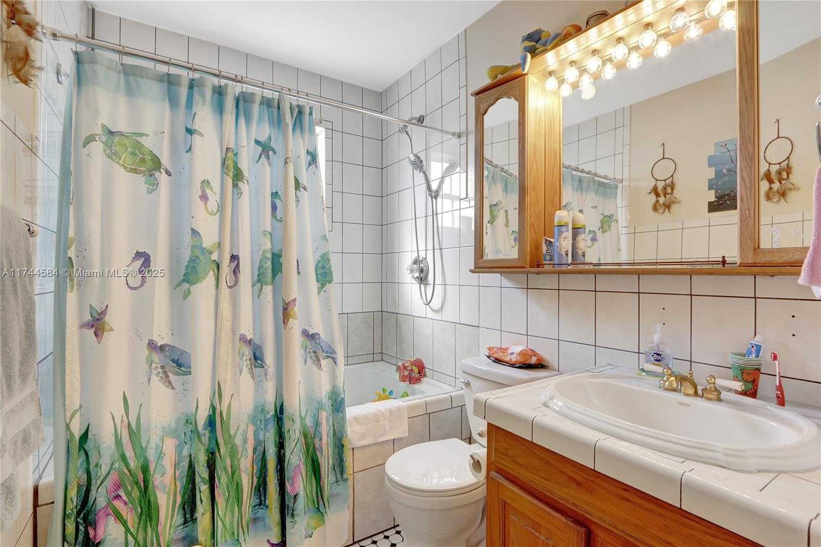 Small Image of 9299 Jamaica Dr, Cutler Bay, FL 33189, USA Number 12