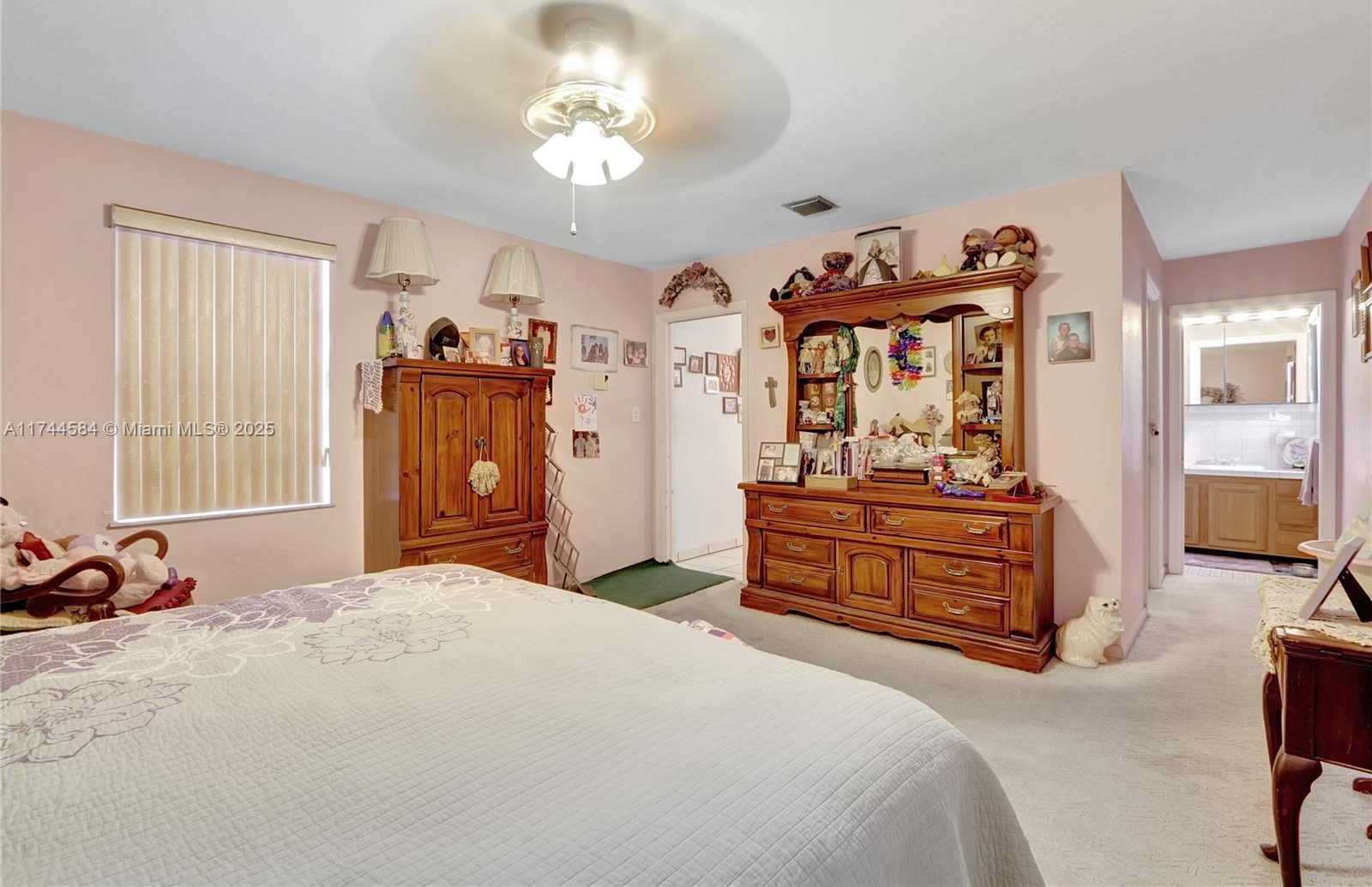 Small Image of 9299 Jamaica Dr, Cutler Bay, FL 33189, USA Number 15