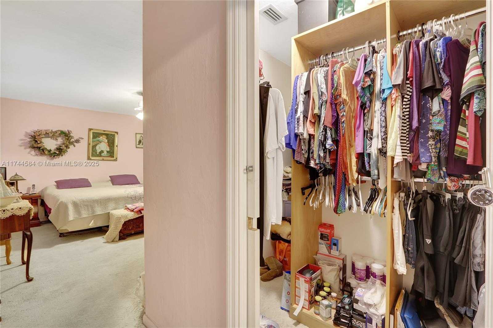 Small Image of 9299 Jamaica Dr, Cutler Bay, FL 33189, USA Number 16
