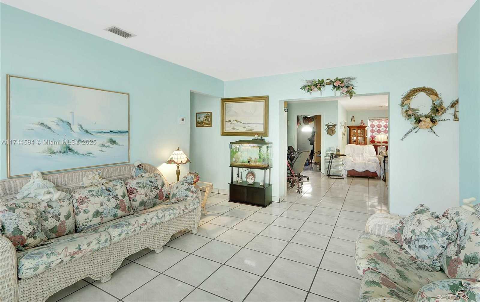 Small Image of 9299 Jamaica Dr, Cutler Bay, FL 33189, USA Number 2