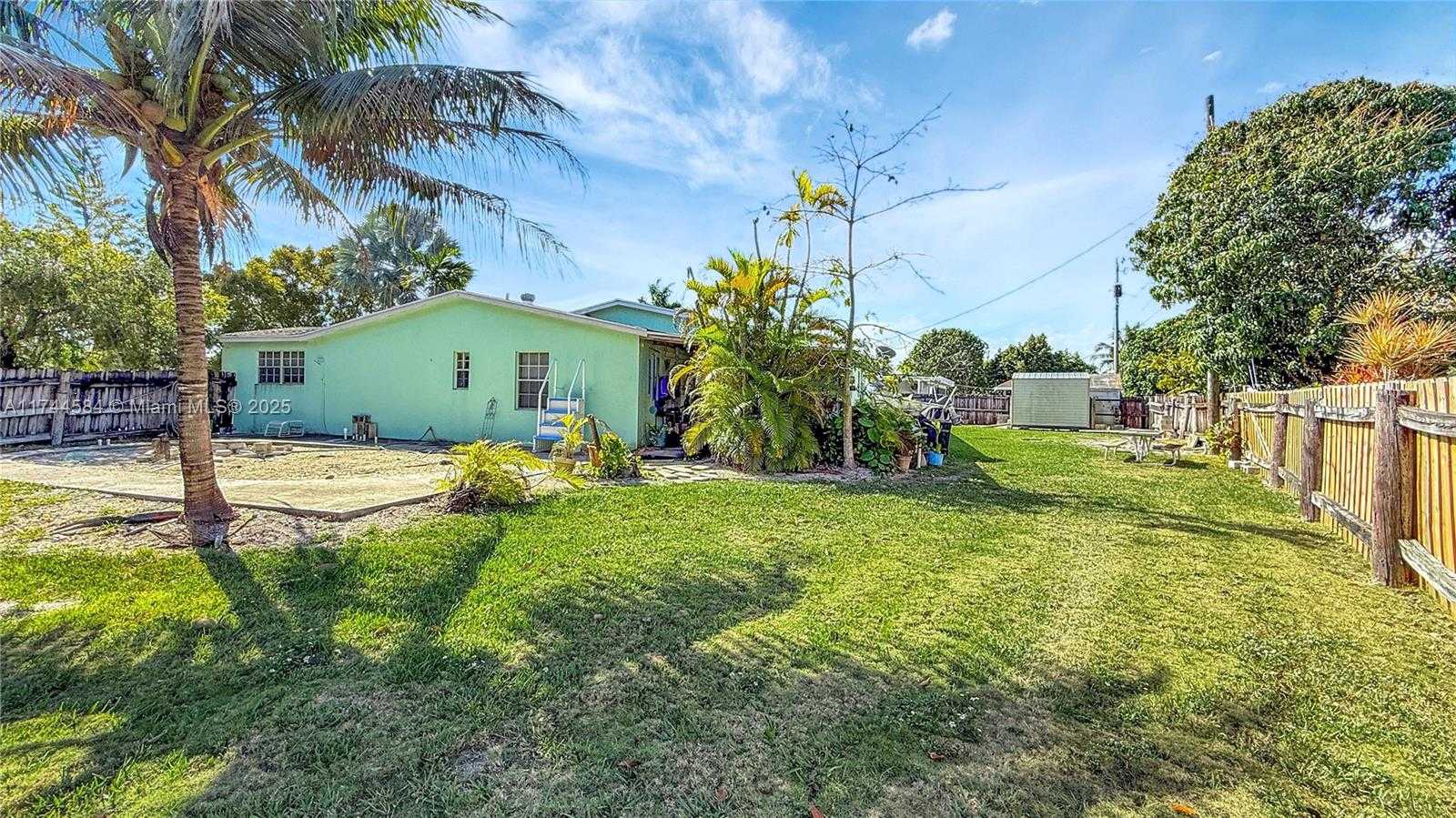 Small Image of 9299 Jamaica Dr, Cutler Bay, FL 33189, USA Number 20