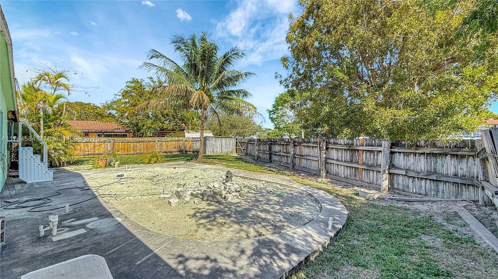 Small Image of 9299 Jamaica Dr, Cutler Bay, FL 33189, USA Number 21