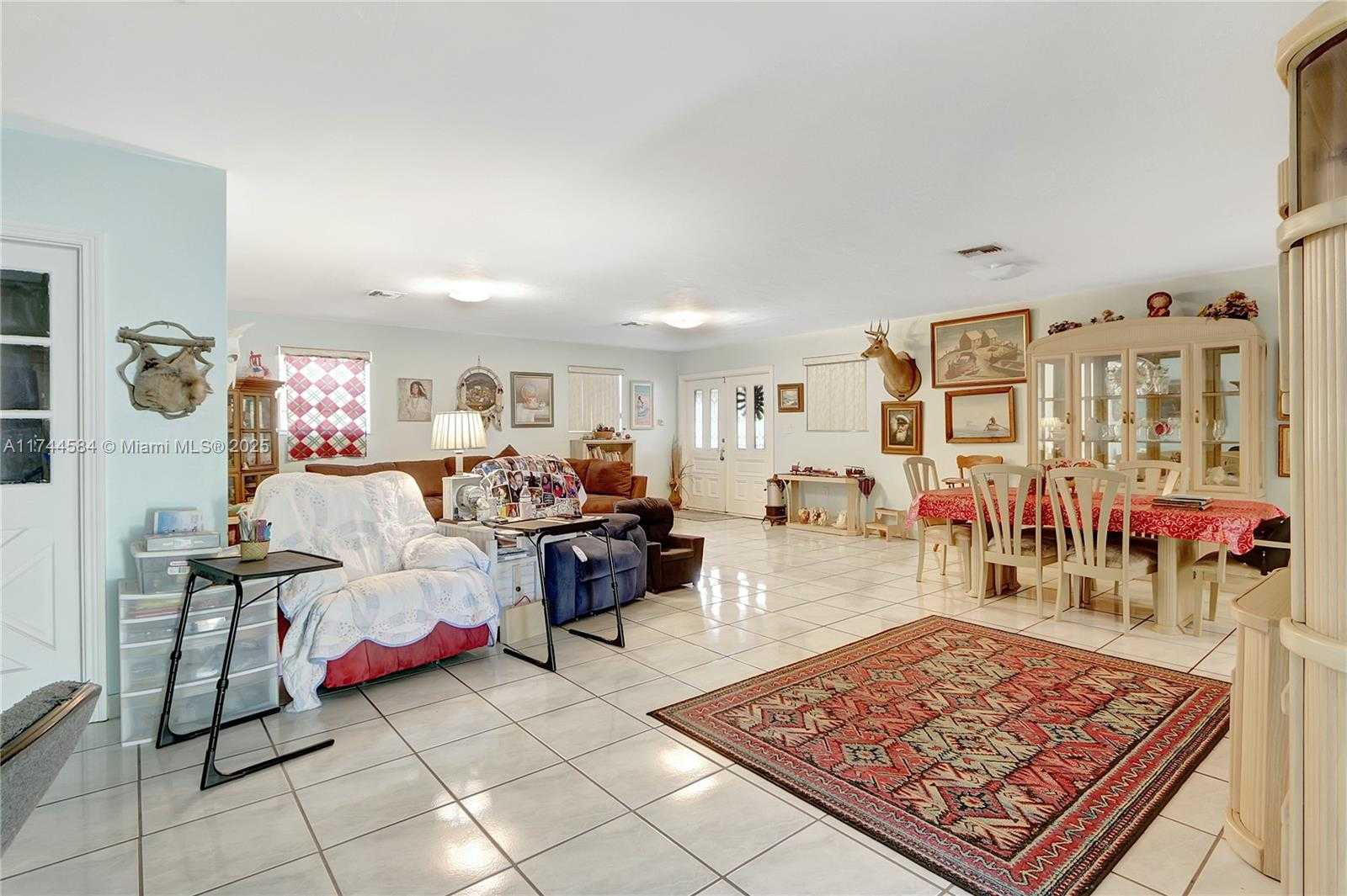 Small Image of 9299 Jamaica Dr, Cutler Bay, FL 33189, USA Number 4
