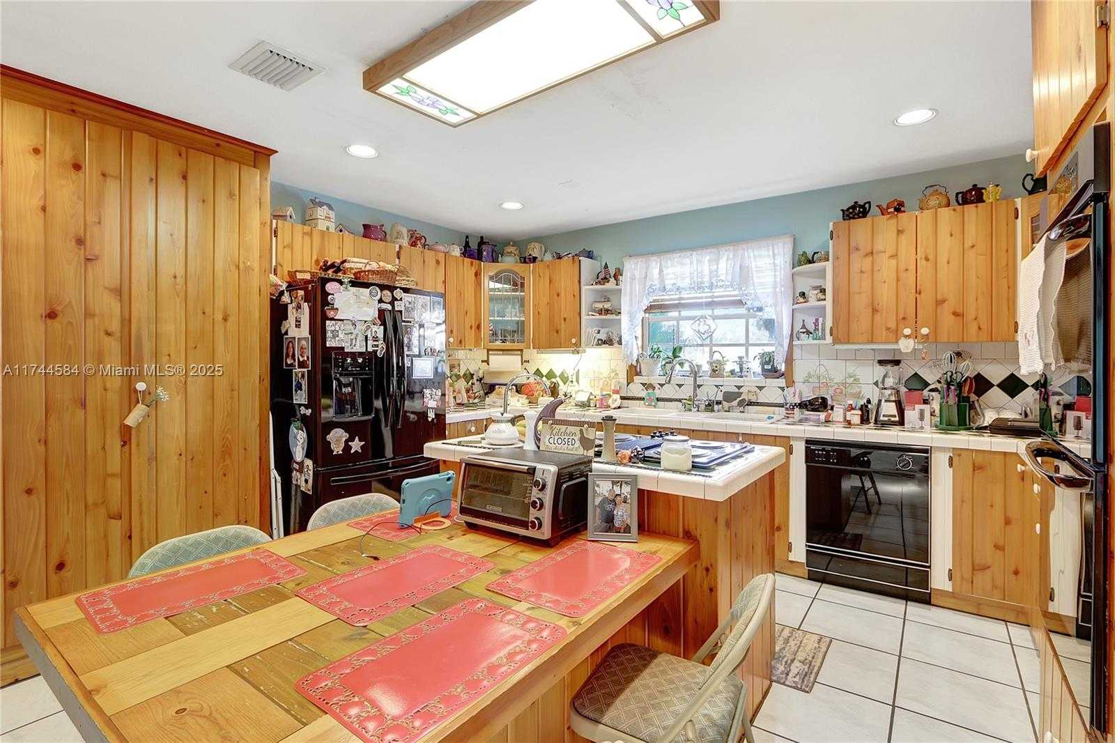 Small Image of 9299 Jamaica Dr, Cutler Bay, FL 33189, USA Number 7