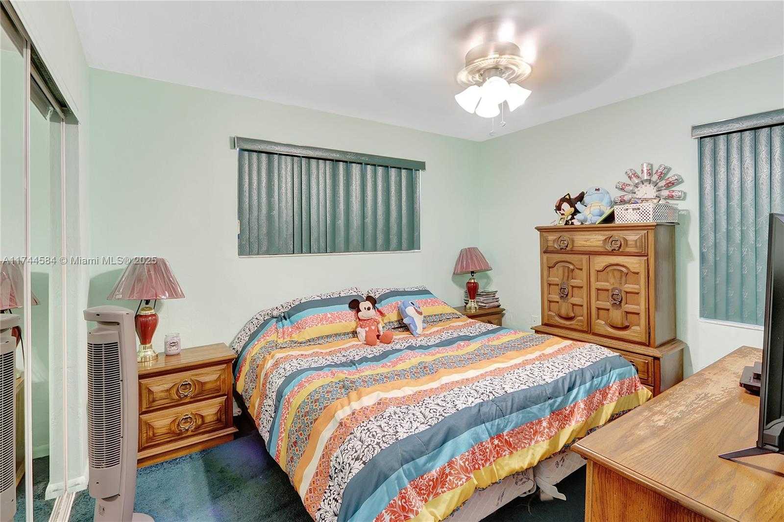 Small Image of 9299 Jamaica Dr, Cutler Bay, FL 33189, USA Number 9