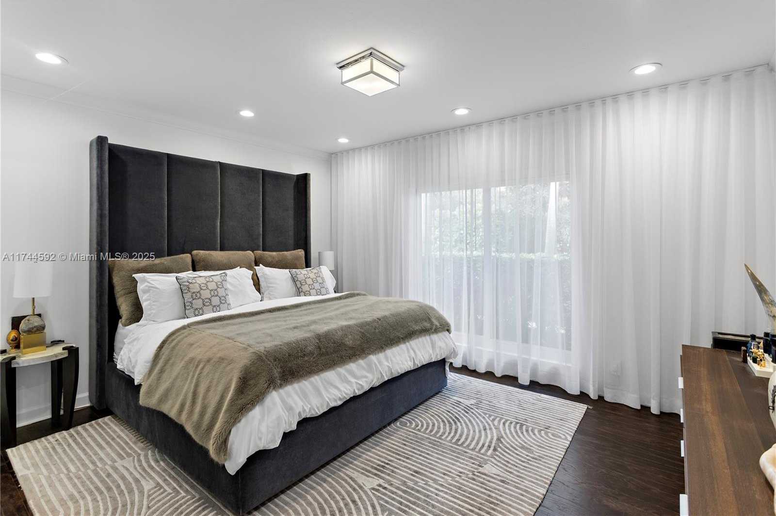 Small Image of 550 Pidgeon Plum Ln, Miami, FL 33137, USA Number 15