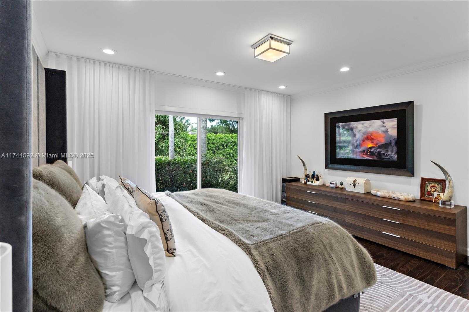 Small Image of 550 Pidgeon Plum Ln, Miami, FL 33137, USA Number 16