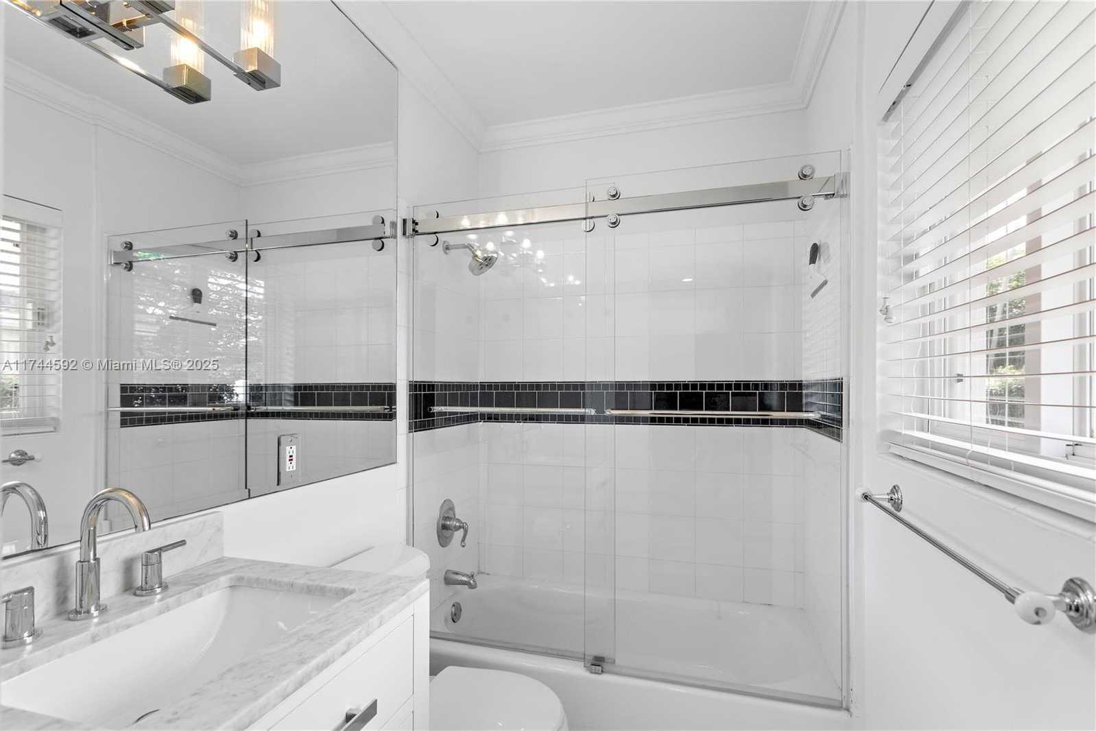 Small Image of 550 Pidgeon Plum Ln, Miami, FL 33137, USA Number 18