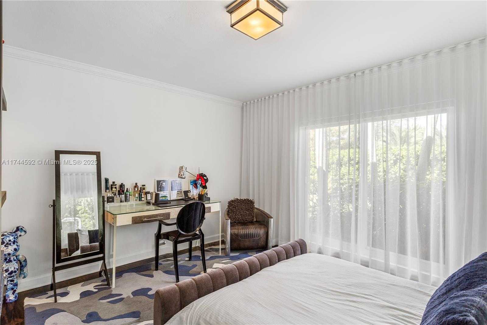 Small Image of 550 Pidgeon Plum Ln, Miami, FL 33137, USA Number 20