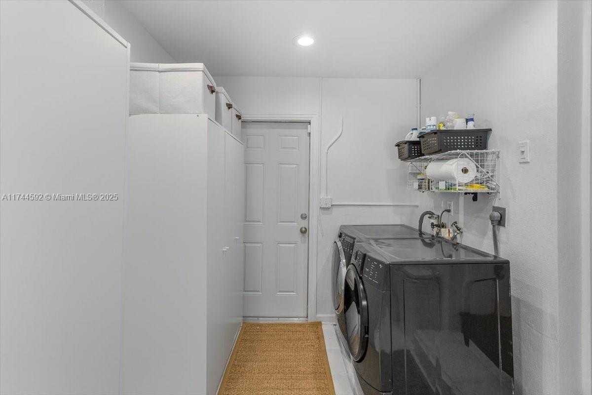 Small Image of 550 Pidgeon Plum Ln, Miami, FL 33137, USA Number 26