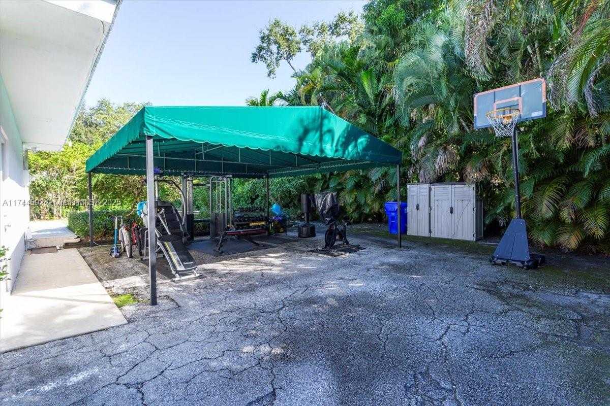 Small Image of 550 Pidgeon Plum Ln, Miami, FL 33137, USA Number 30