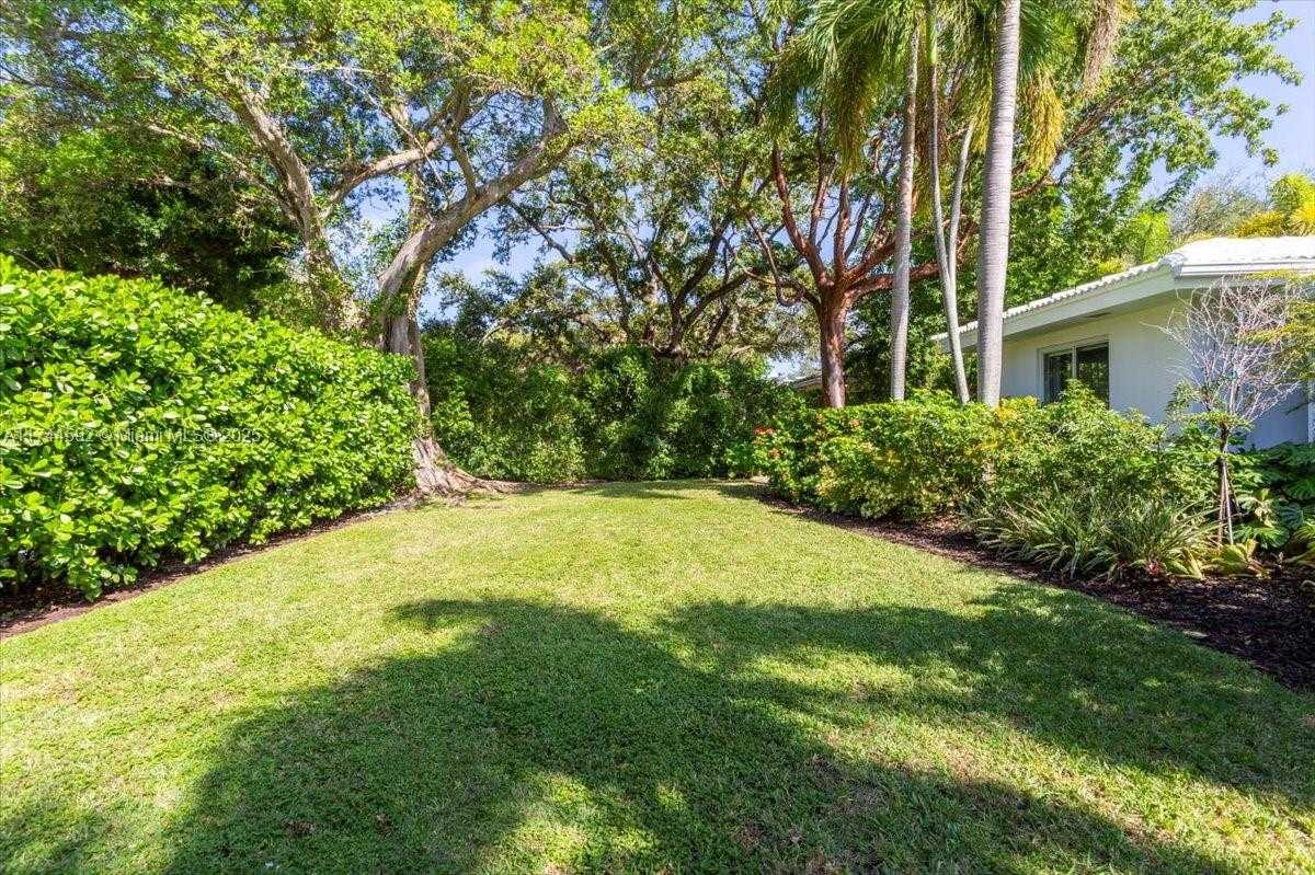 Small Image of 550 Pidgeon Plum Ln, Miami, FL 33137, USA Number 31
