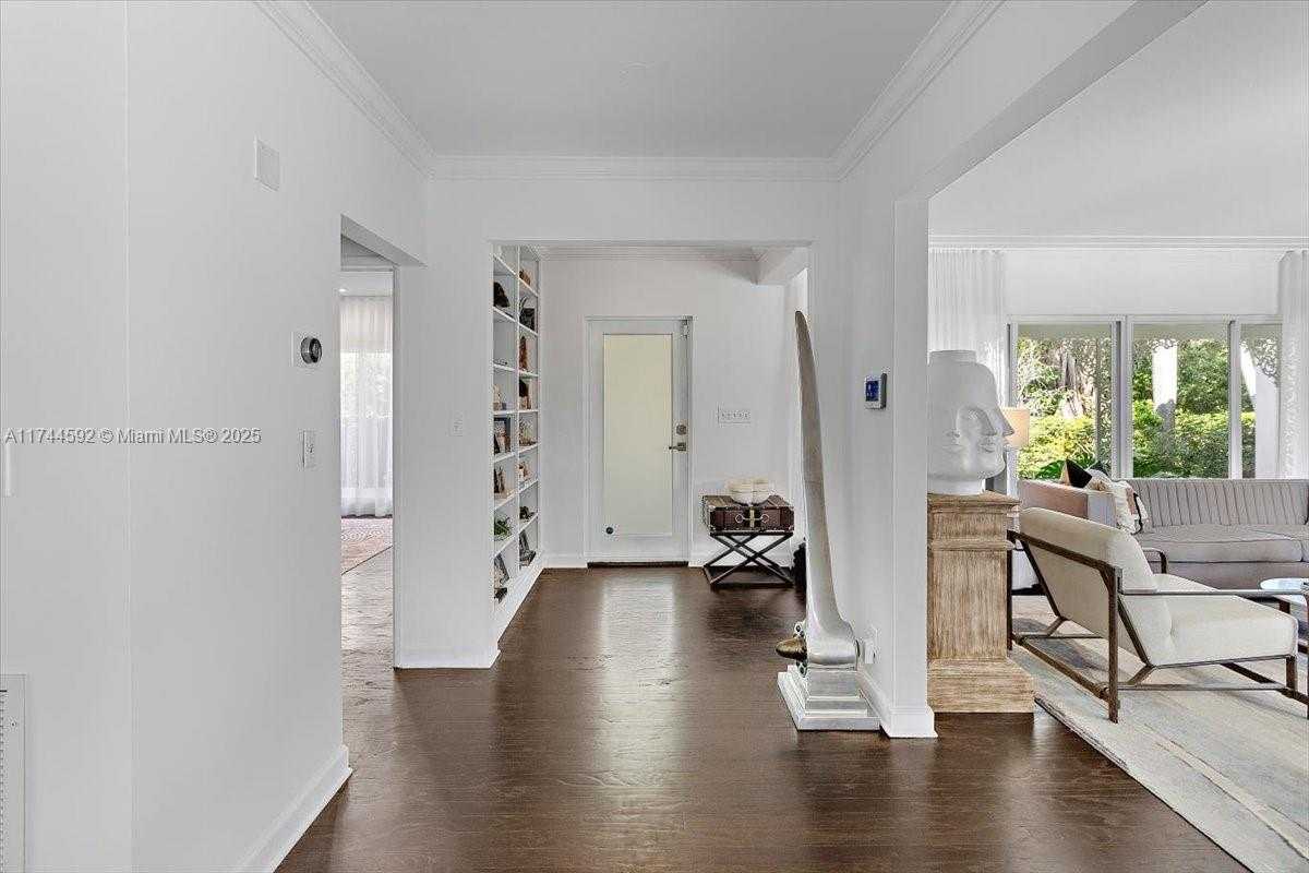 Small Image of 550 Pidgeon Plum Ln, Miami, FL 33137, USA Number 5
