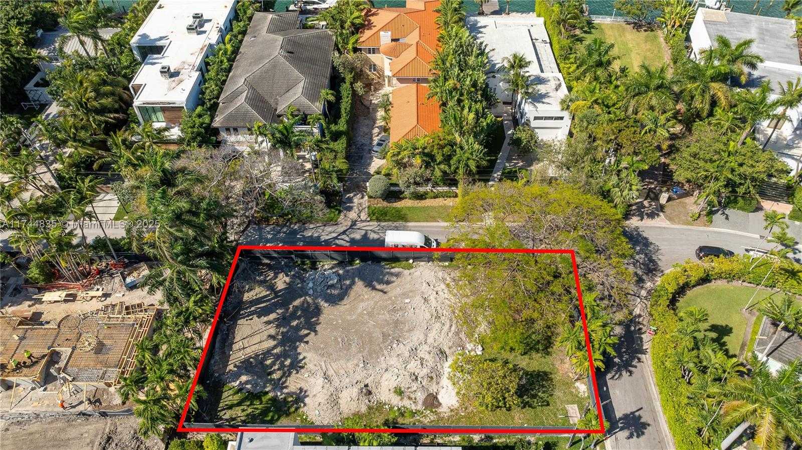 Small Image of 315 W San Marino Dr, Miami Beach, FL 33139, USA Number 23