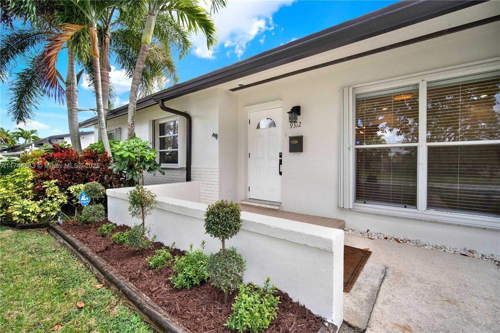 Small Image of 9312 SOUTH WEST 182ND ST, Palmetto Bay Number 2