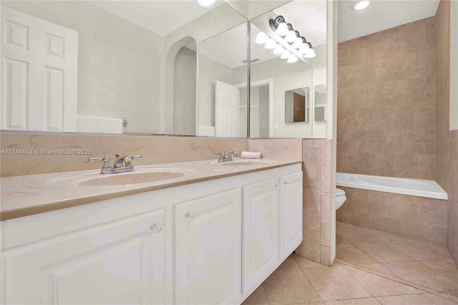 Small Image of 9312 SOUTH WEST 182ND ST, Palmetto Bay Number 26