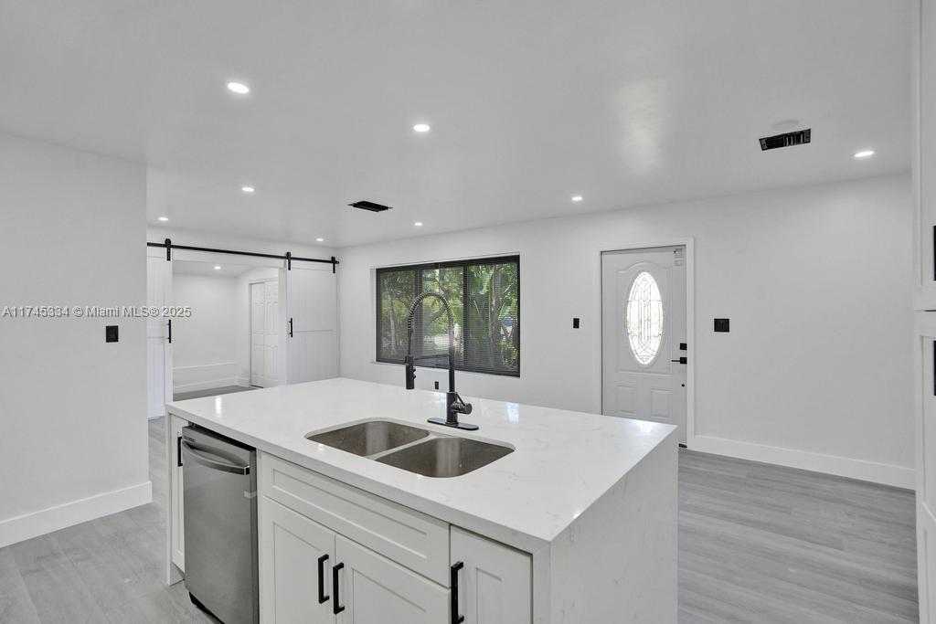 Small Image of 1628 NORTH EAST 7TH AVE, Fort Lauderdale Number 4