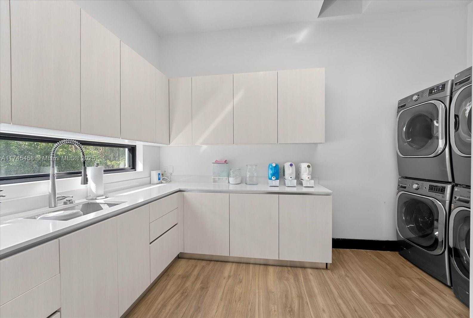 Small Image of 6555 SOUTH WEST 102ND ST, Pinecrest Number 37