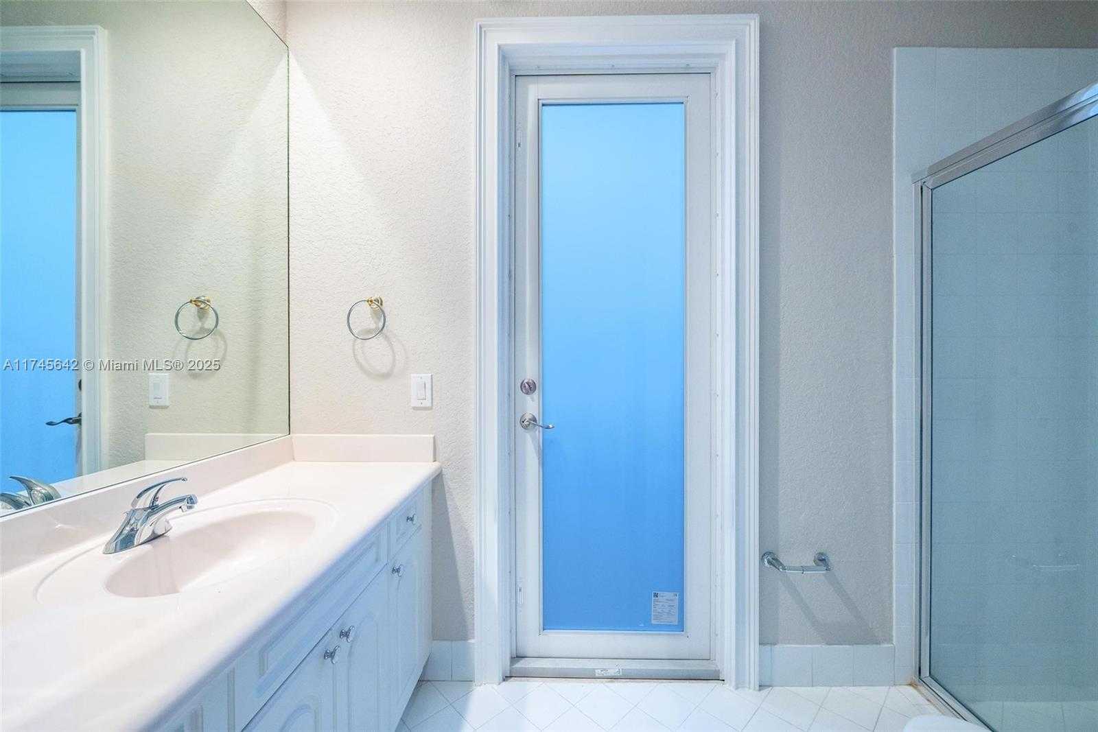 Small Image of 920 CAPTIVA DR, Hollywood Number 10