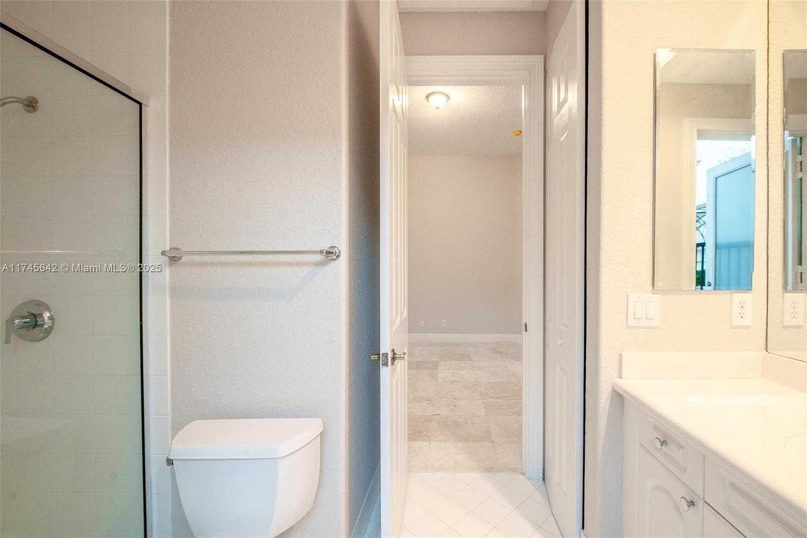 Small Image of 920 CAPTIVA DR, Hollywood Number 11