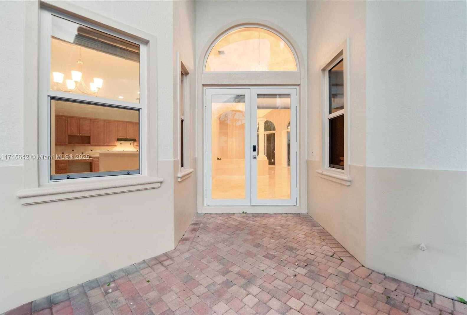 Small Image of 920 CAPTIVA DR, Hollywood Number 12