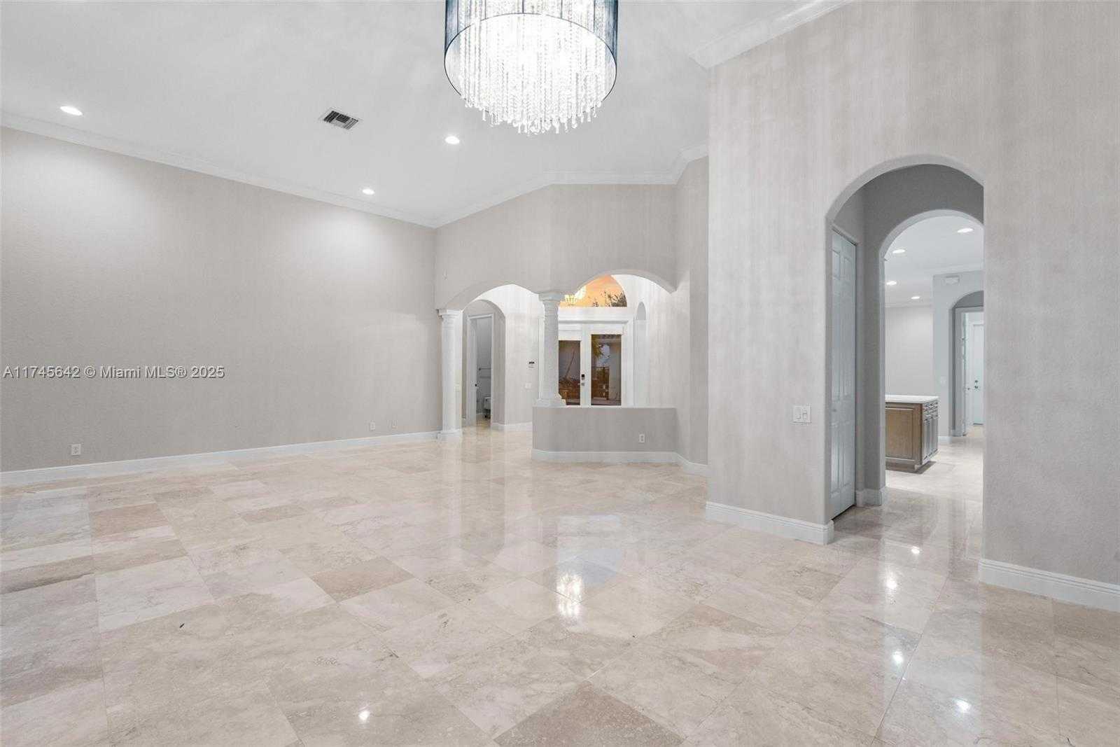 Small Image of 920 CAPTIVA DR, Hollywood Number 15